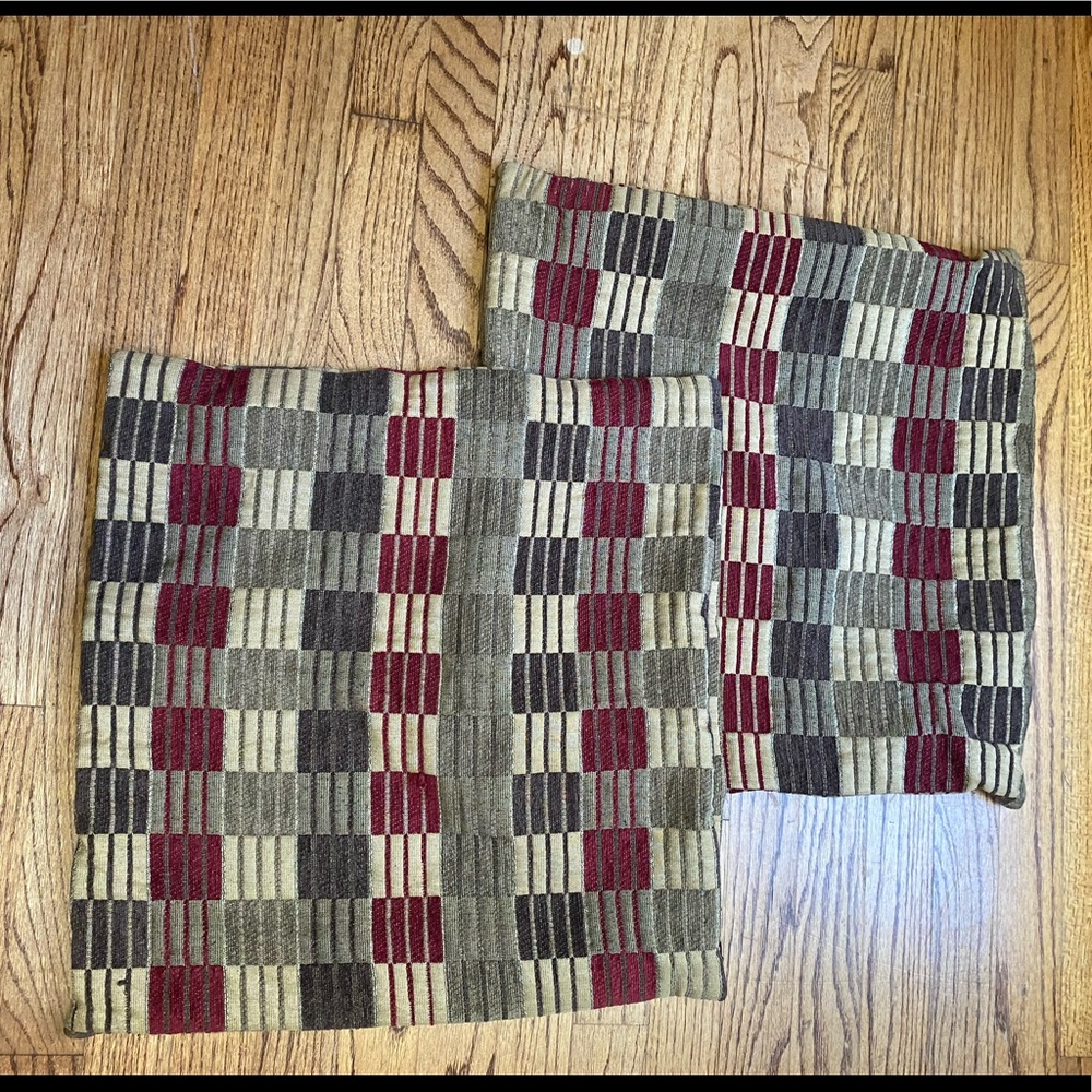 Set of 2 zippered pillow covers